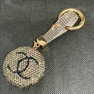 ✅ PRICE IS FIRM ✅ Fashion Chic Gold and Black Keychain.